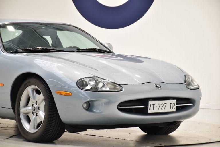 JAGUAR XK8 61