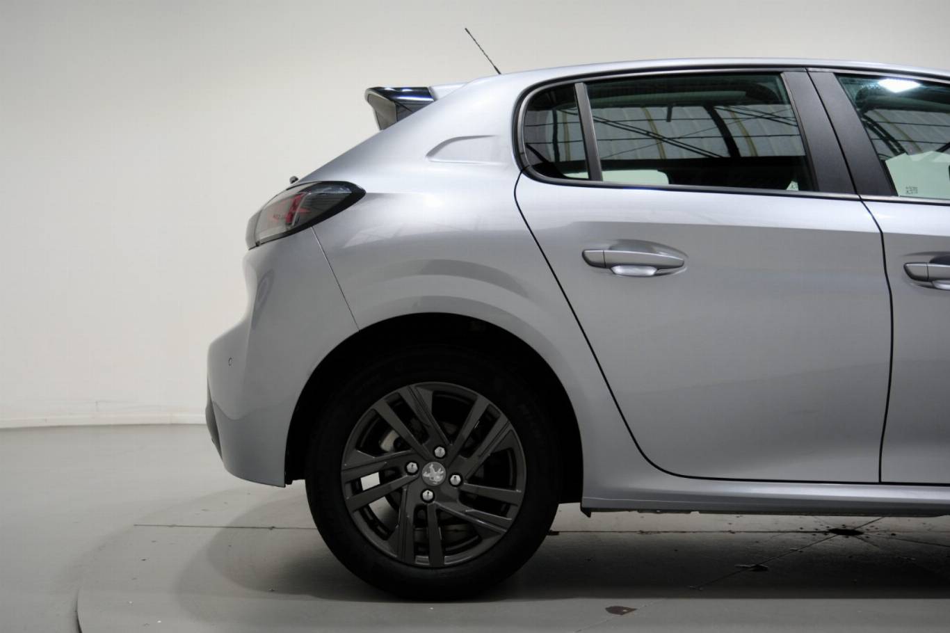 PEUGEOT 208 48