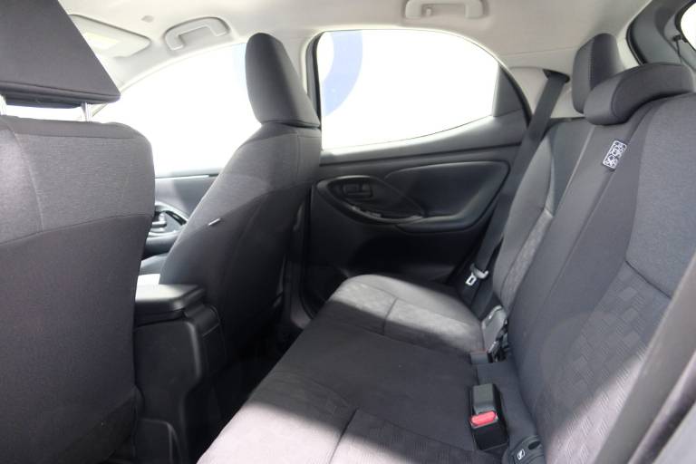 TOYOTA Yaris 38