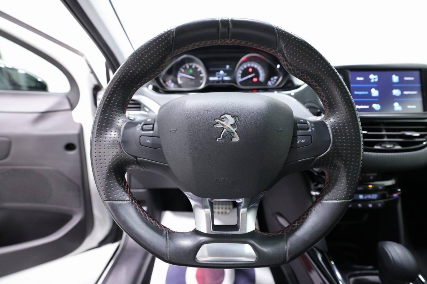 PEUGEOT 2008 7