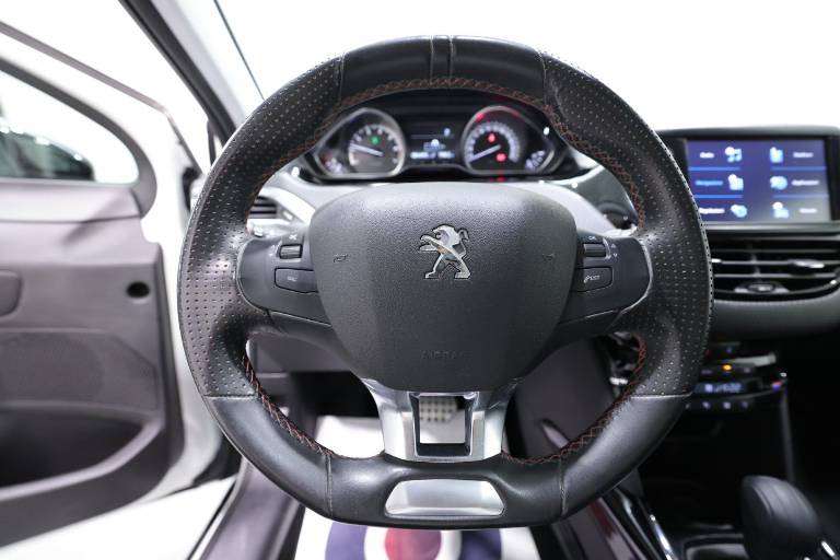PEUGEOT 2008 7
