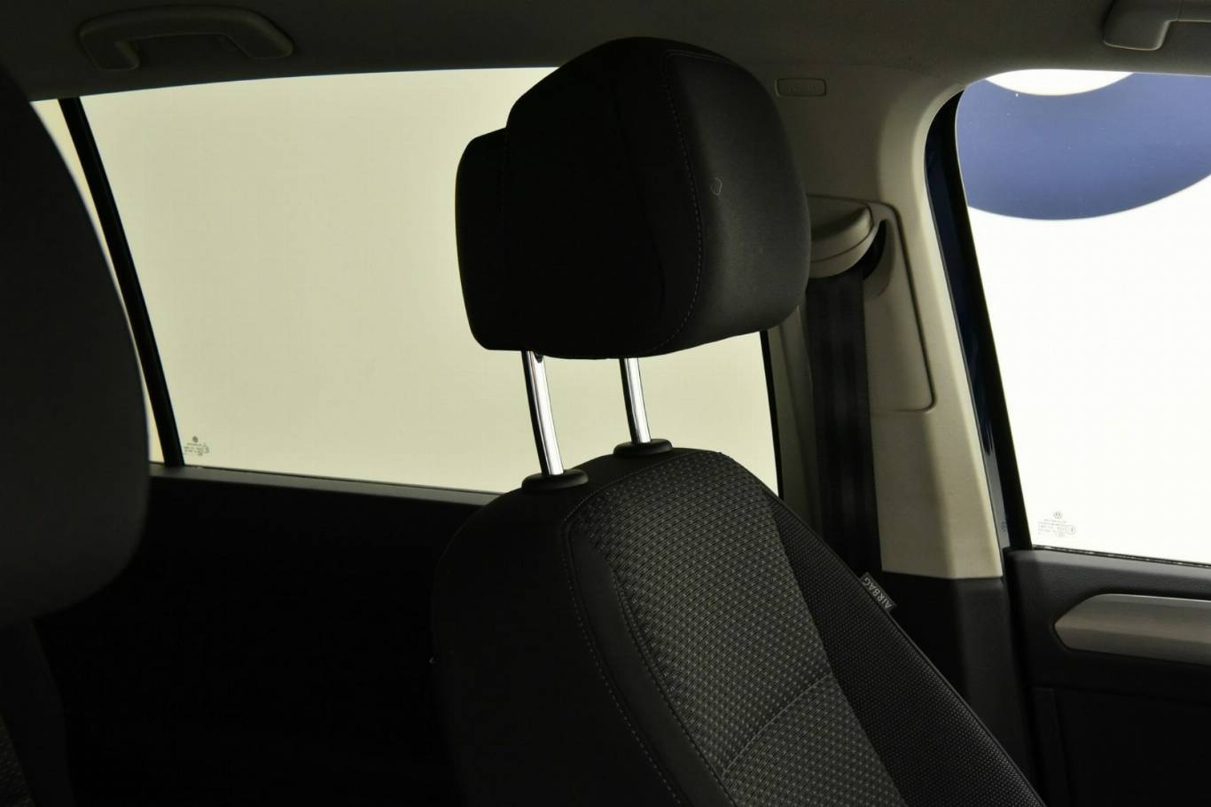 VOLKSWAGEN Touran 38