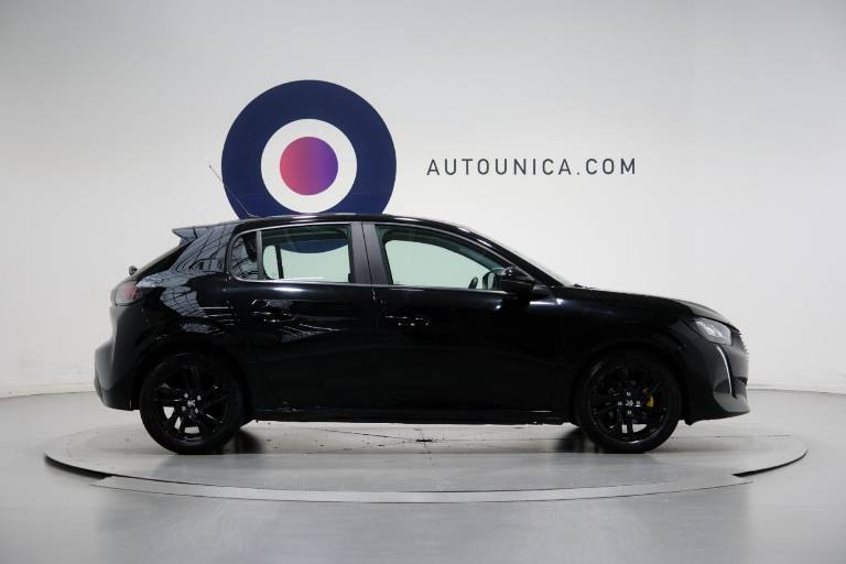 PEUGEOT 208 4