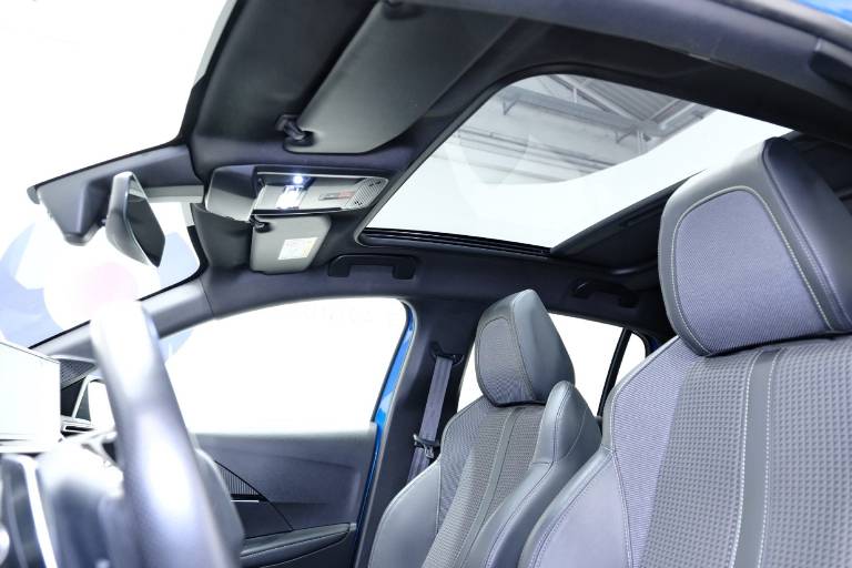 PEUGEOT 208 47