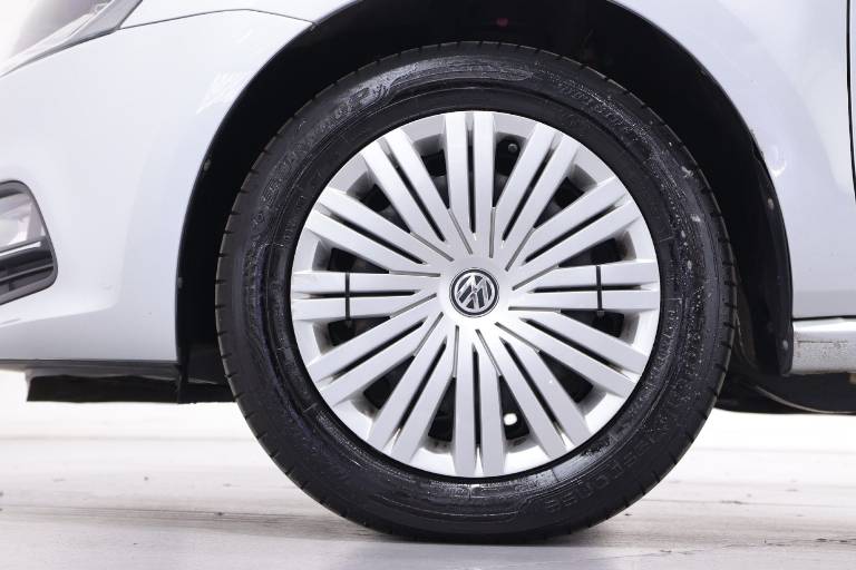 VOLKSWAGEN Polo 13