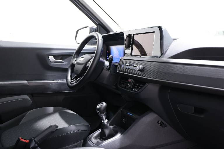 FORD Tourneo Courier 42