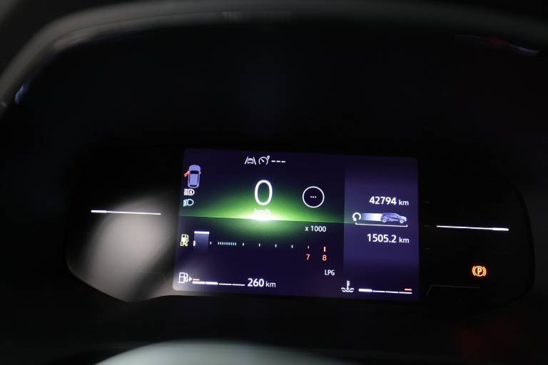 RENAULT Captur 8