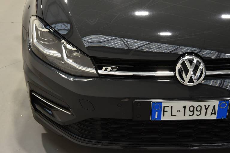 VOLKSWAGEN Golf 17