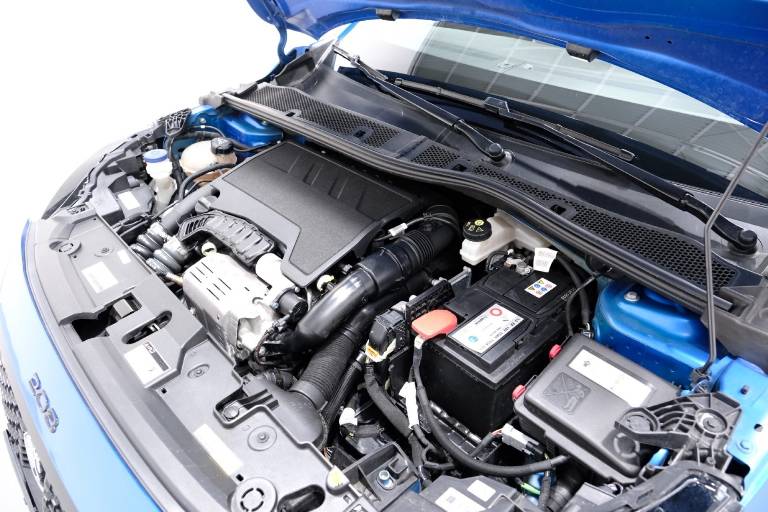 PEUGEOT 208 73