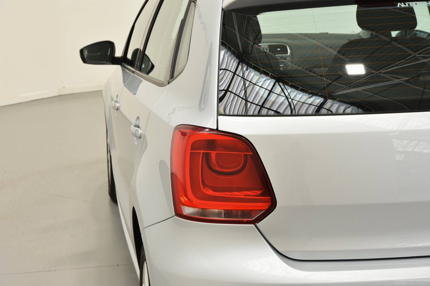 VOLKSWAGEN Polo 52