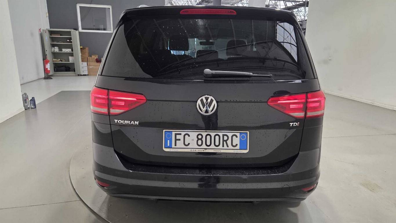 VOLKSWAGEN Touran 3