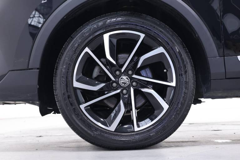 MG ZS 15