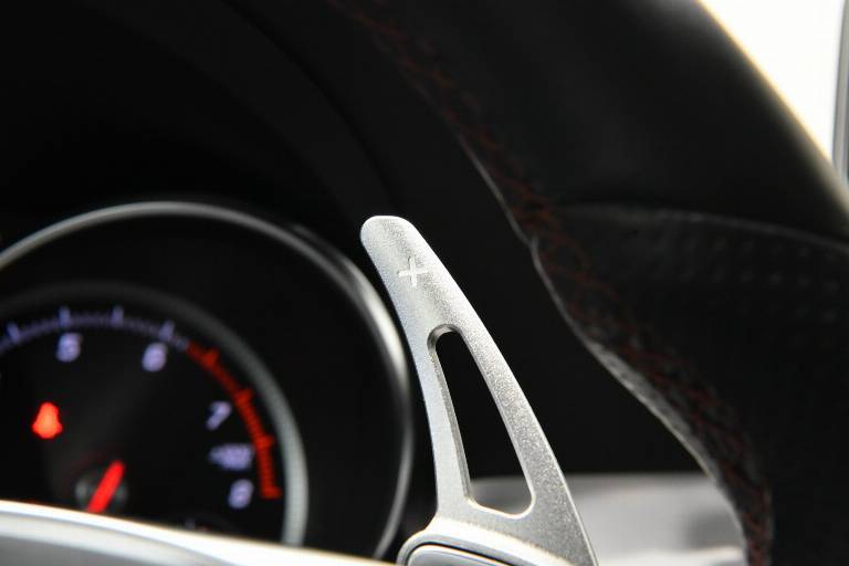 MERCEDES-BENZ CLA 180 27