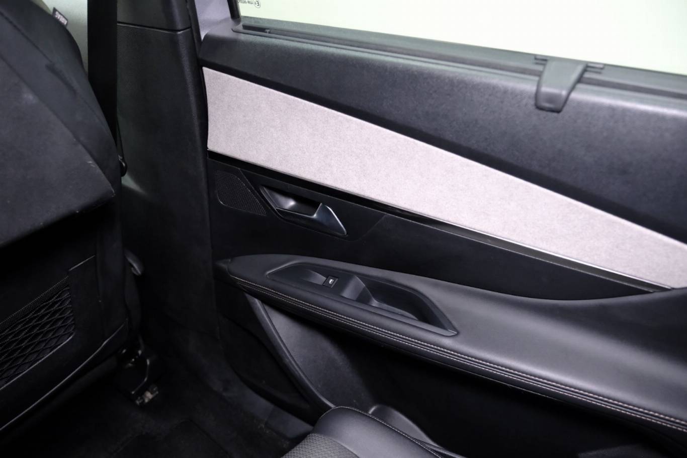 PEUGEOT 5008 47
