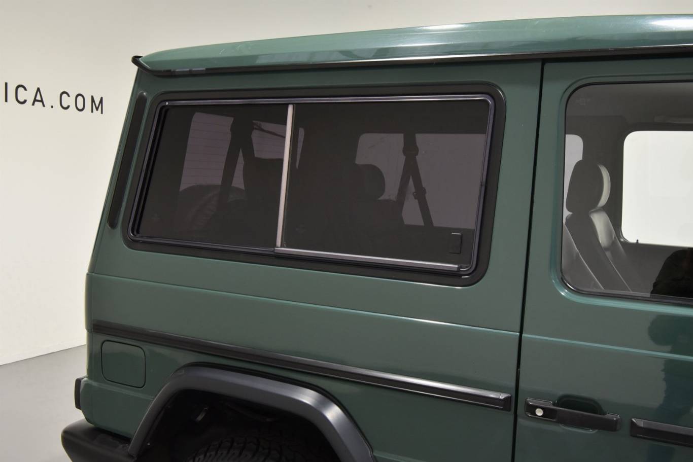 MERCEDES-BENZ G 320 54