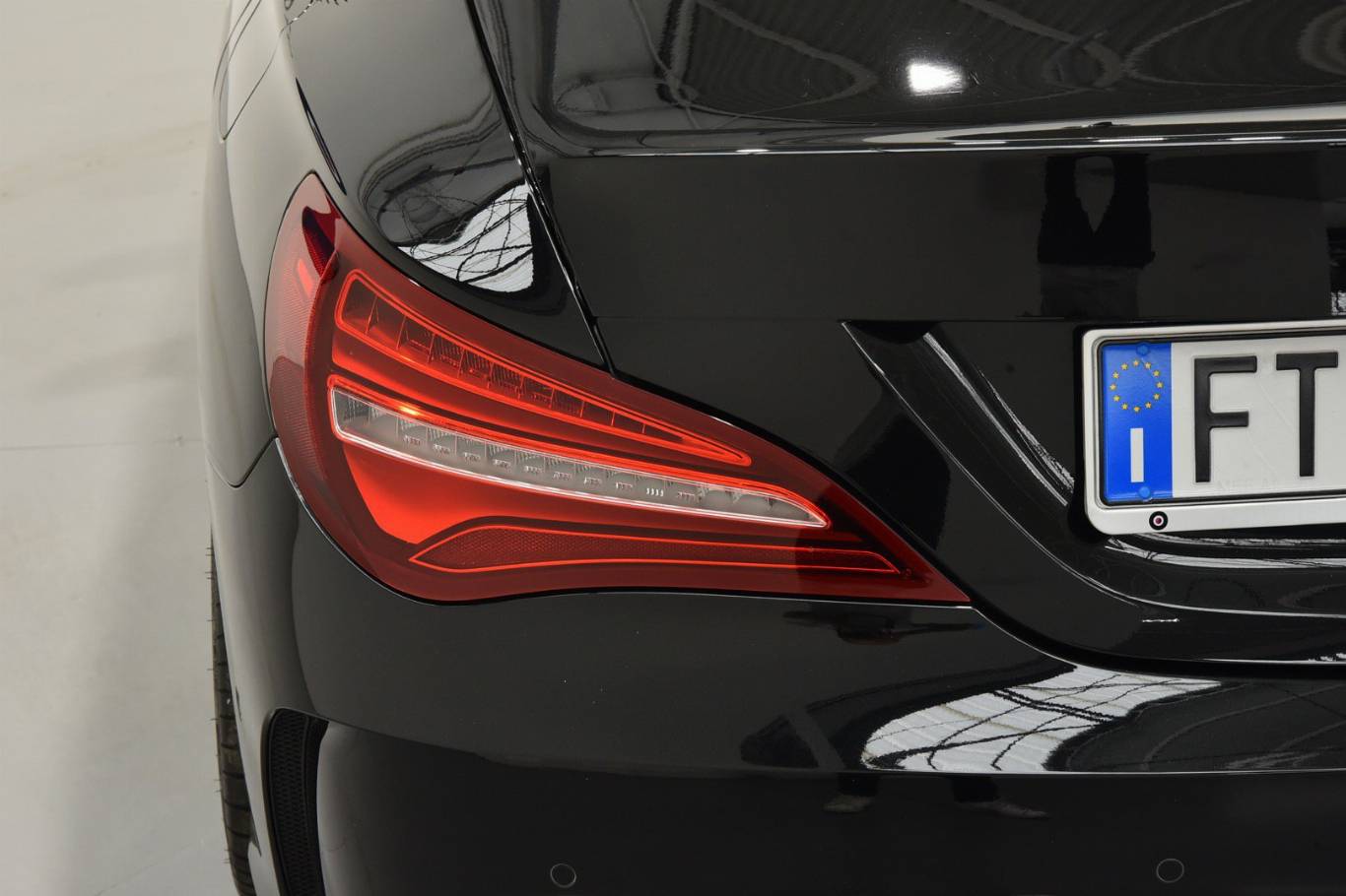 MERCEDES-BENZ CLA 180 35