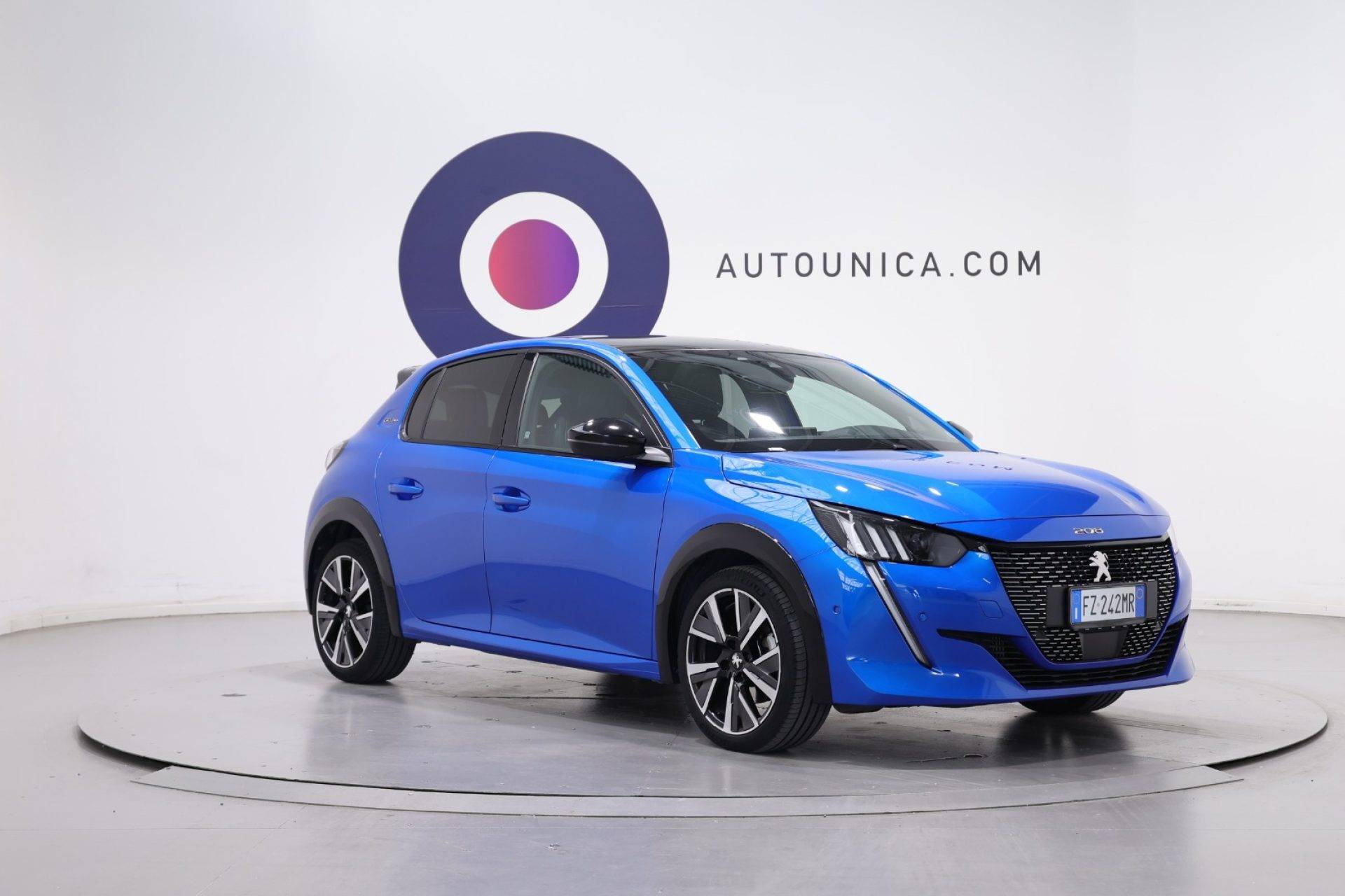 PEUGEOT 208