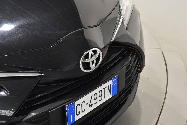 TOYOTA Yaris 22