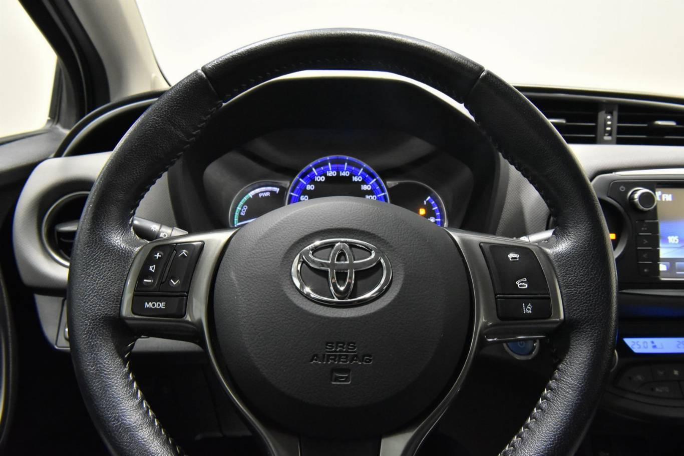 TOYOTA Yaris 21