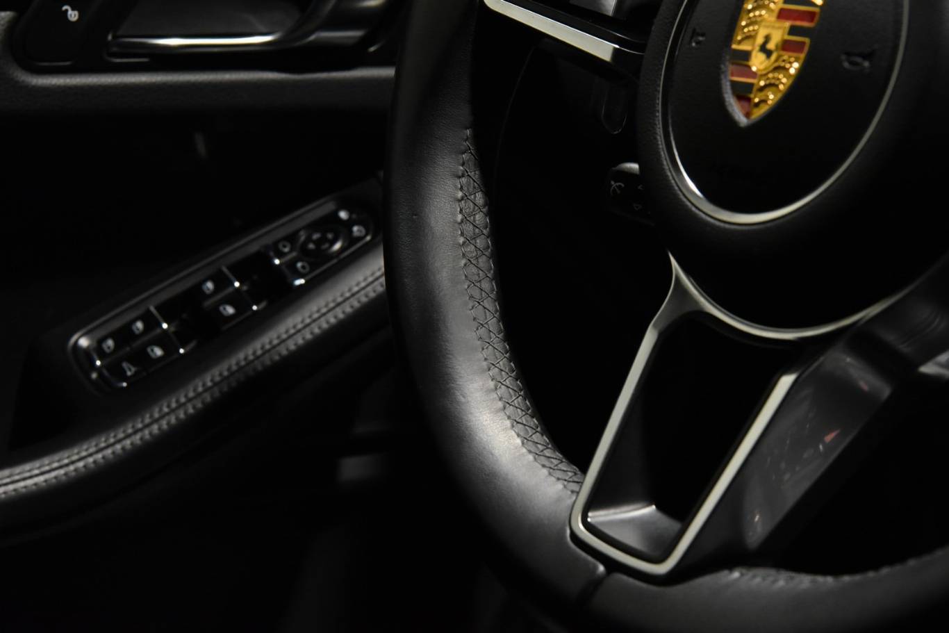 PORSCHE Macan 54