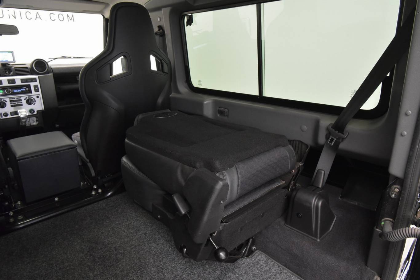 LAND ROVER Defender 64