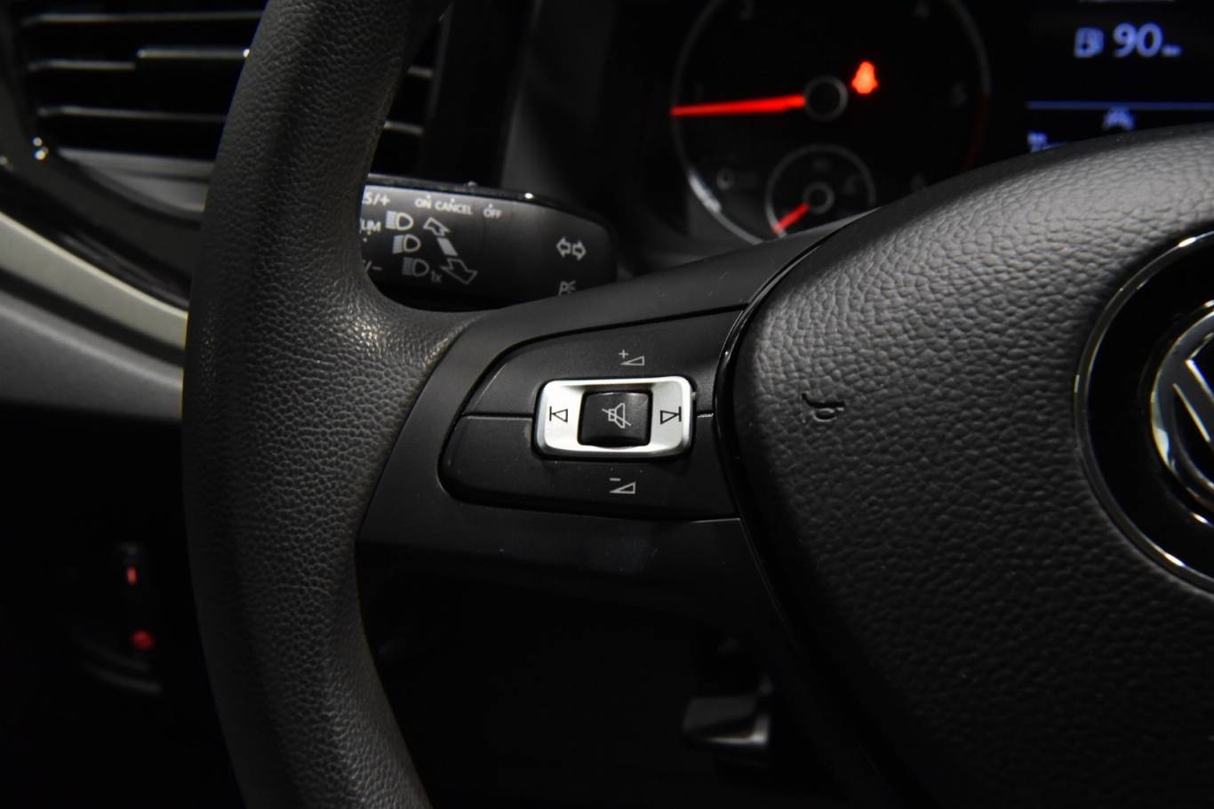 VOLKSWAGEN Polo 22