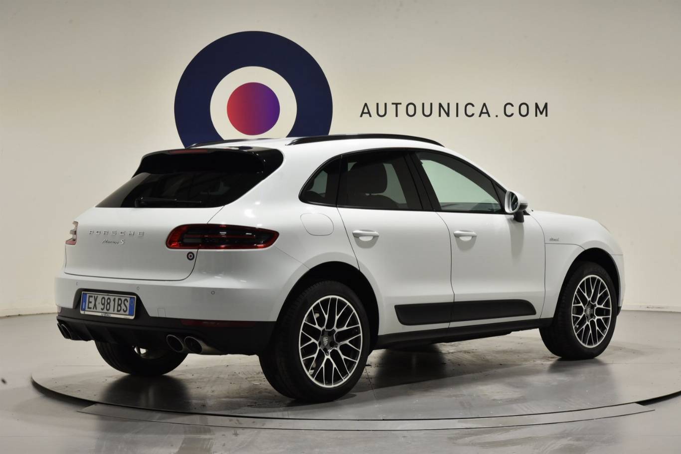 PORSCHE Macan 28