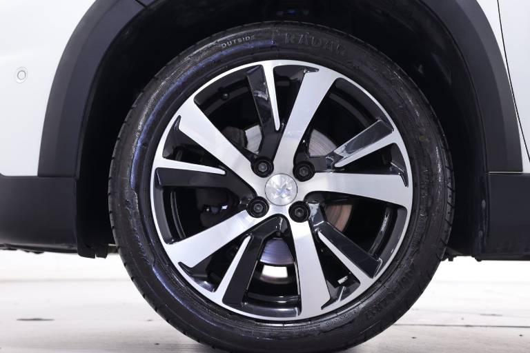 PEUGEOT 2008 13