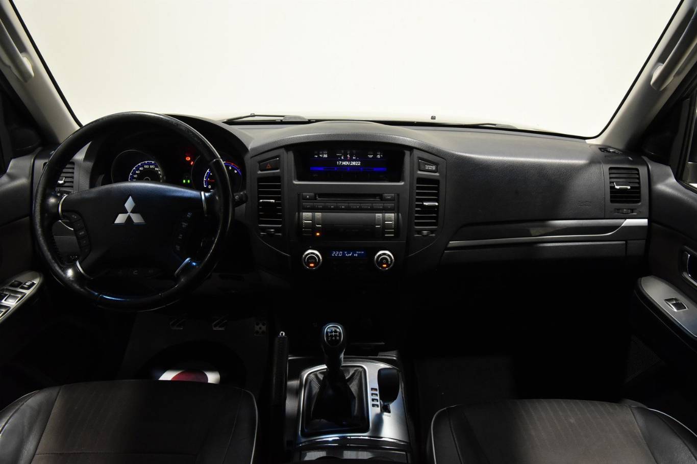 MITSUBISHI Pajero 27