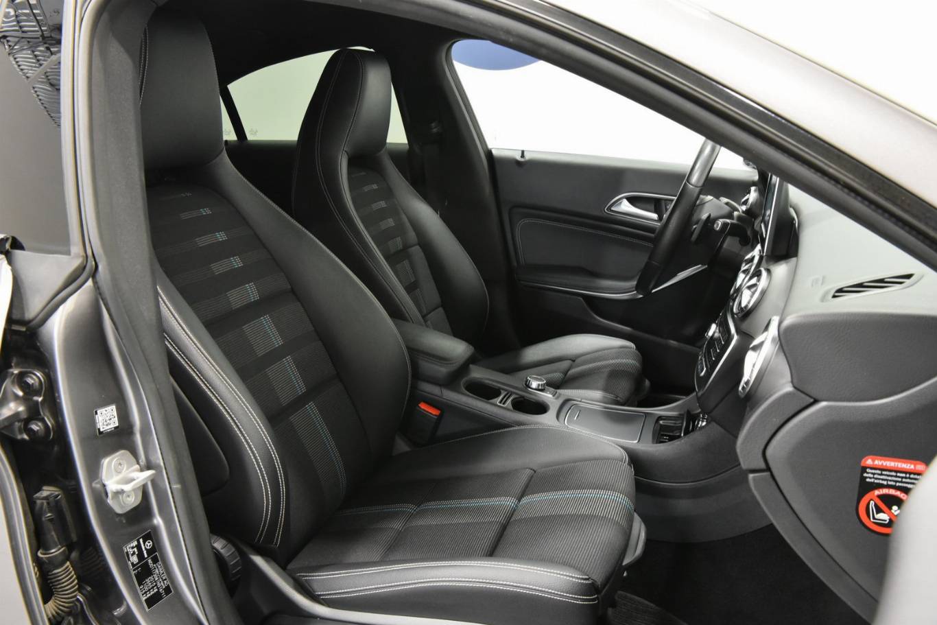 MERCEDES-BENZ CLA 200 21