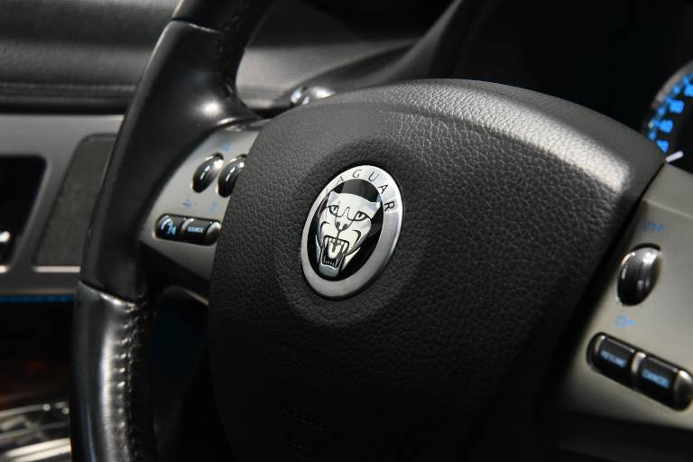 JAGUAR XF 24