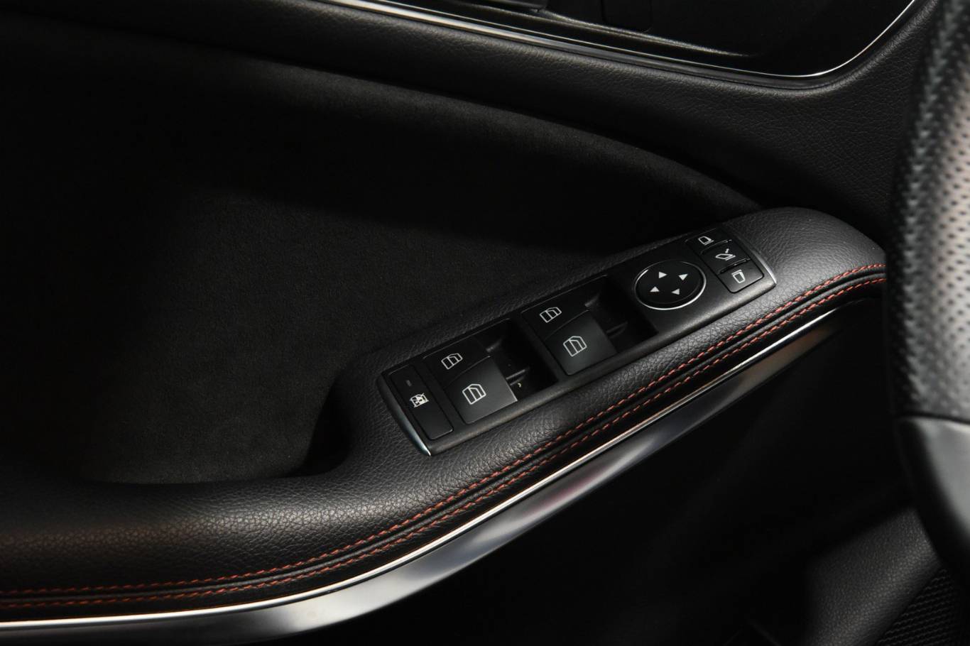 MERCEDES-BENZ CLA 180 39