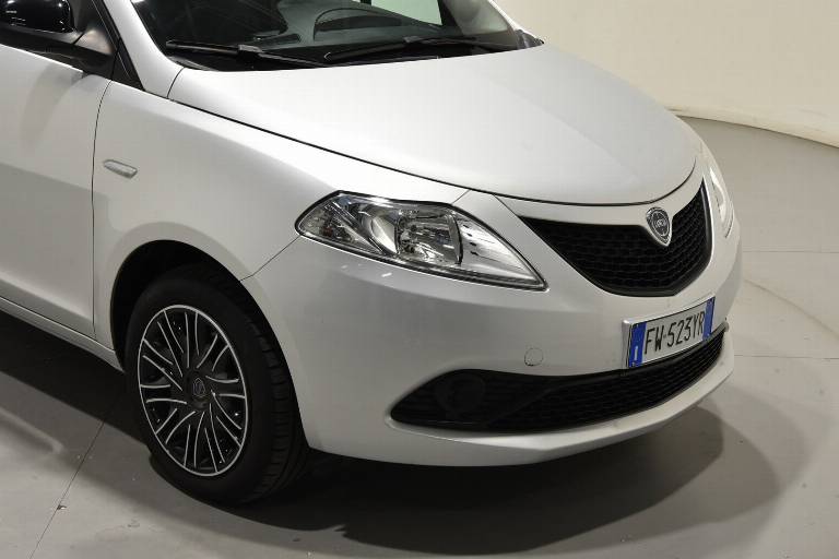 LANCIA Ypsilon 16