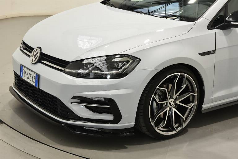 VOLKSWAGEN Golf 33