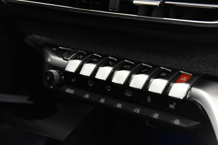 PEUGEOT 3008 11