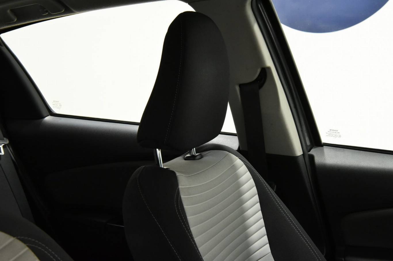 TOYOTA Yaris 36
