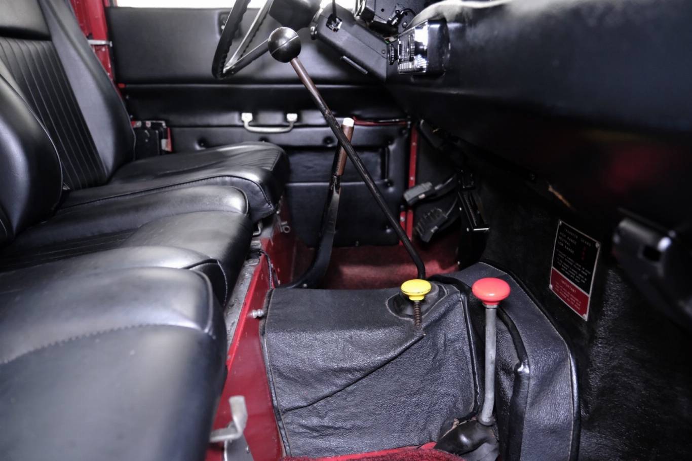 LAND ROVER Defender 42