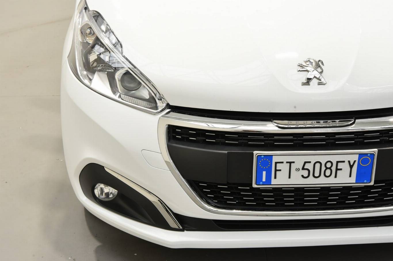 PEUGEOT 208 17