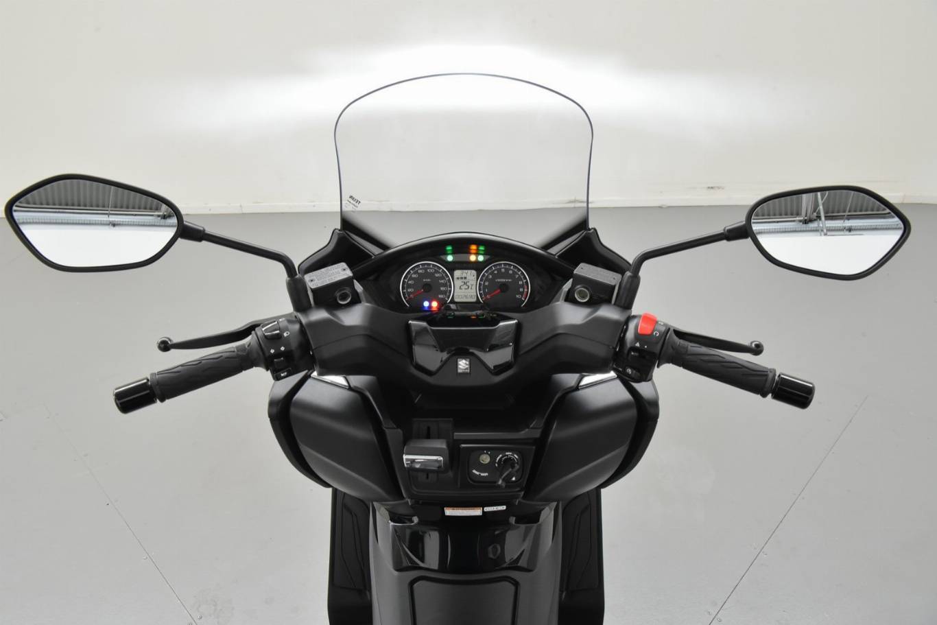 SUZUKI Burgman AN 400 13