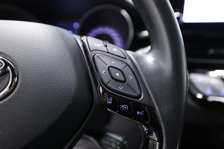 TOYOTA C-HR 25