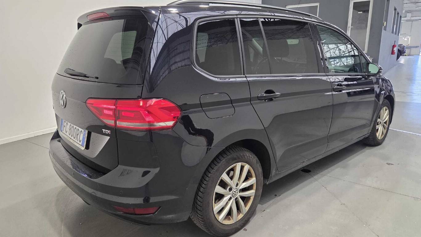 VOLKSWAGEN Touran 6