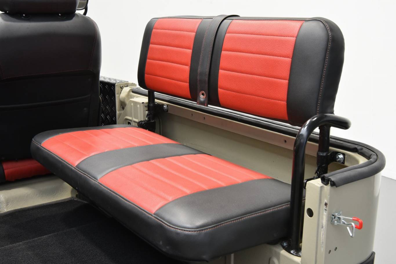 TOYOTA Land Cruiser 36