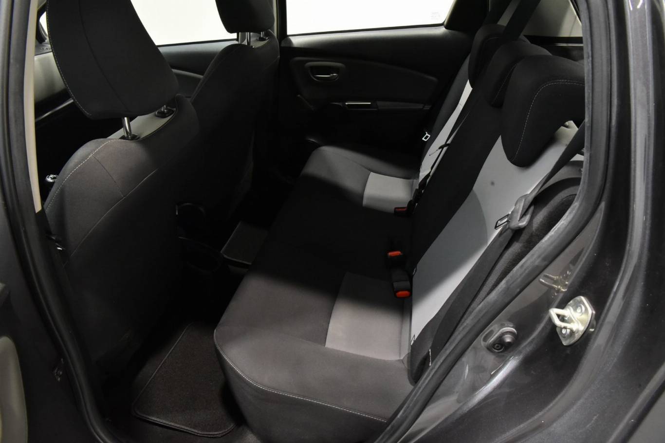 TOYOTA Yaris 34