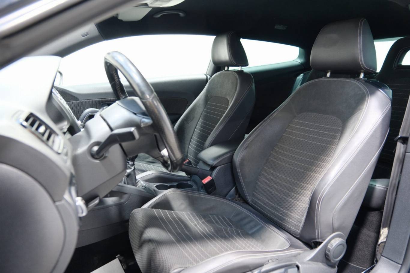 VOLKSWAGEN Scirocco 6