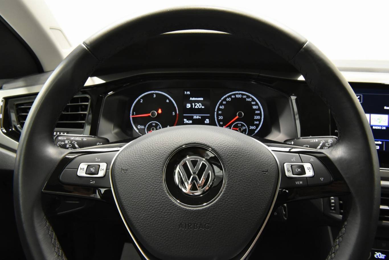 VOLKSWAGEN Polo 42
