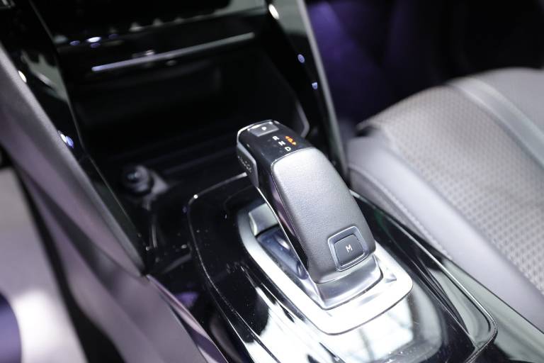 PEUGEOT 208 31