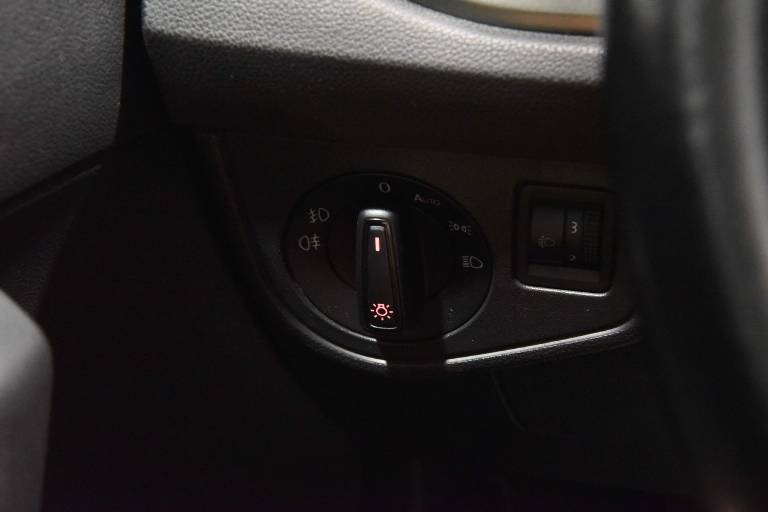 VOLKSWAGEN Polo 8