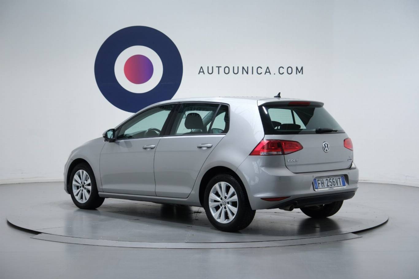 VOLKSWAGEN Golf 16
