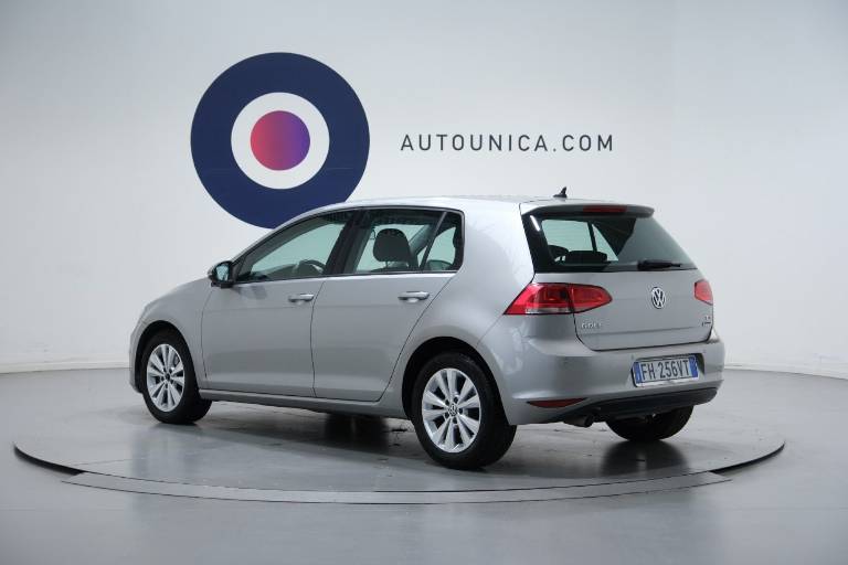 VOLKSWAGEN Golf 16