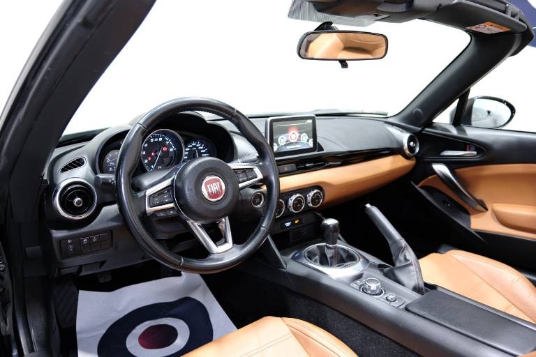 FIAT 124 Spider 5